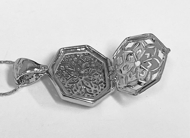Diamond 14K White Gold Heptagonal Shaped Pendant Locket