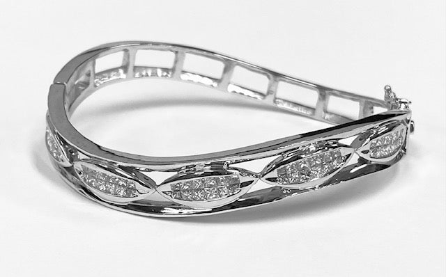 Diamond 14K White Gold Curved Bangle Bracelet