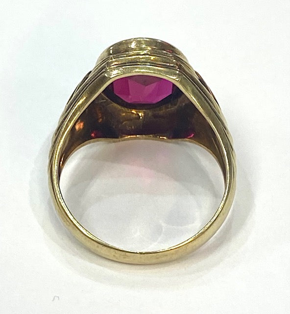 Gents Vintage 14K Yellow Gold Red Stone Ring