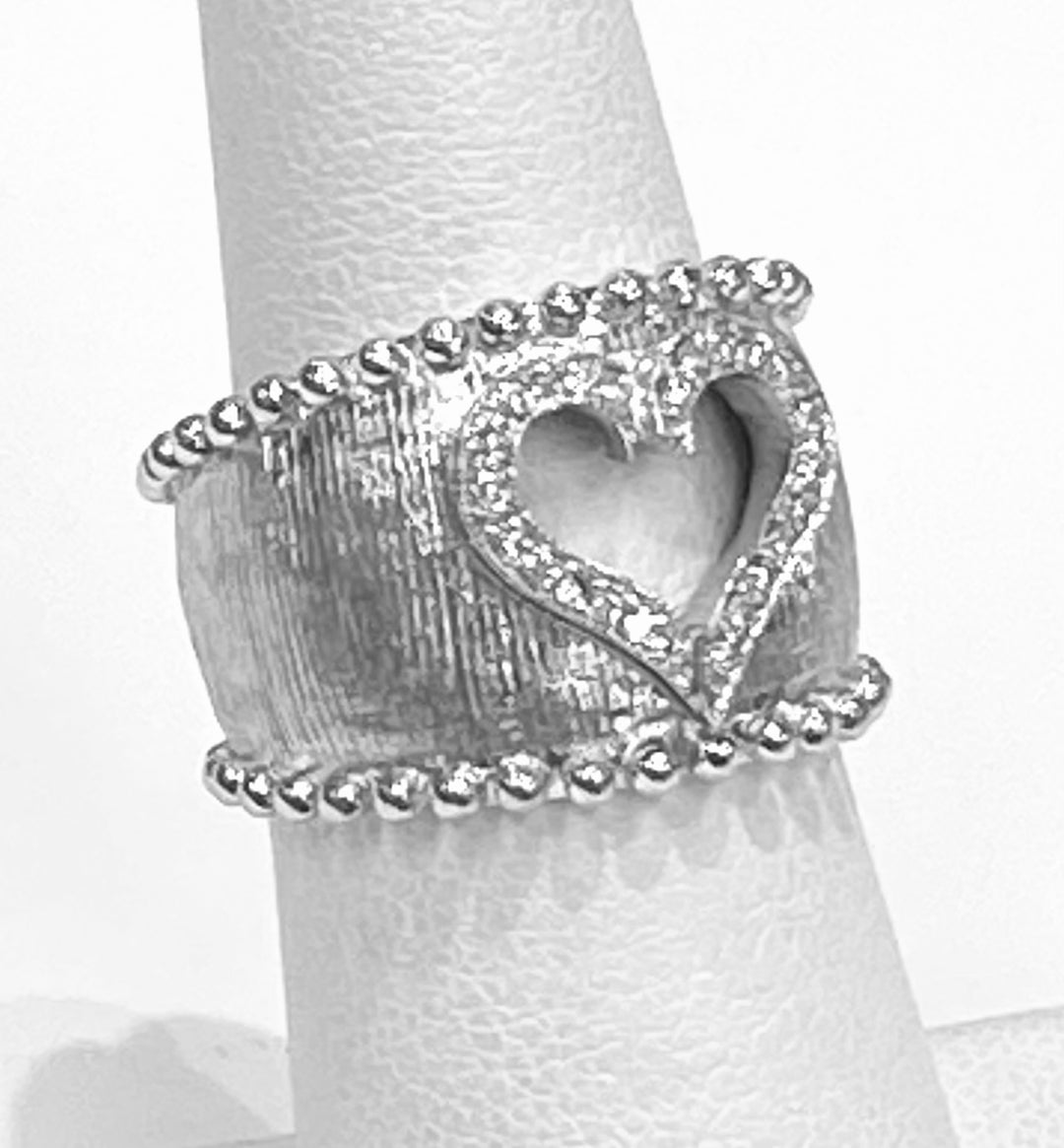 Heart Design Diamond 18K White Gold Wide Band Ring