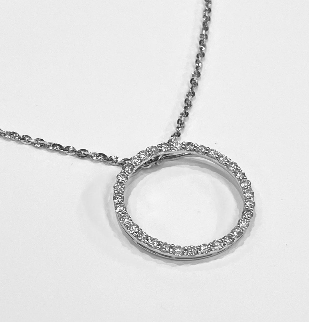 Diamond 18K White Gold Circle Pendant