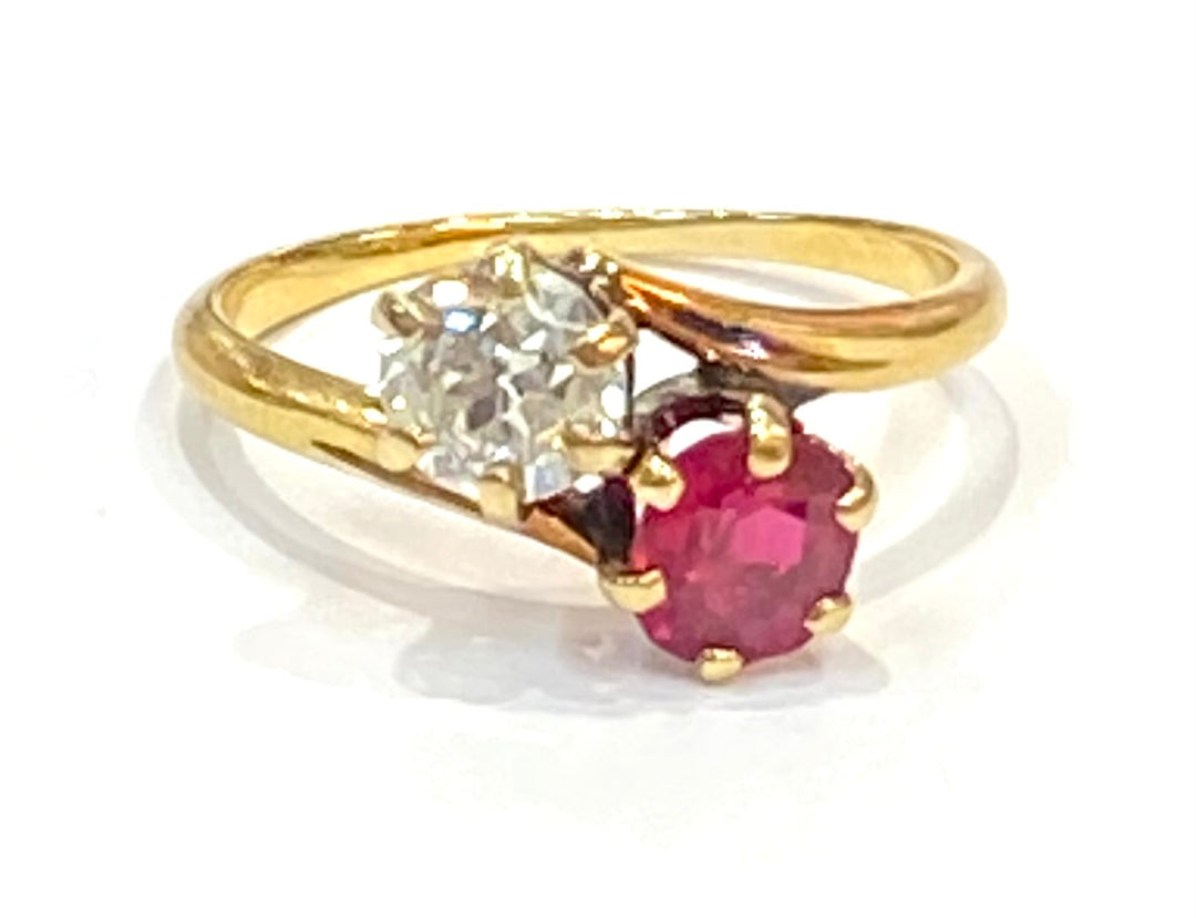 Antique Diamond Red Stone 14K Yellow Gold Ring