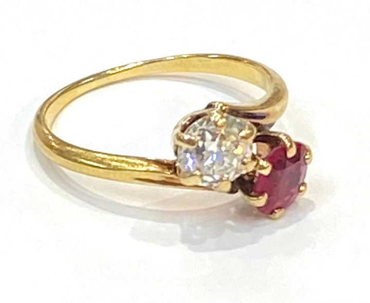 Antique Diamond Red Stone 14K Yellow Gold Ring